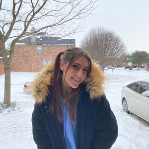 Meet your Posher, Lia